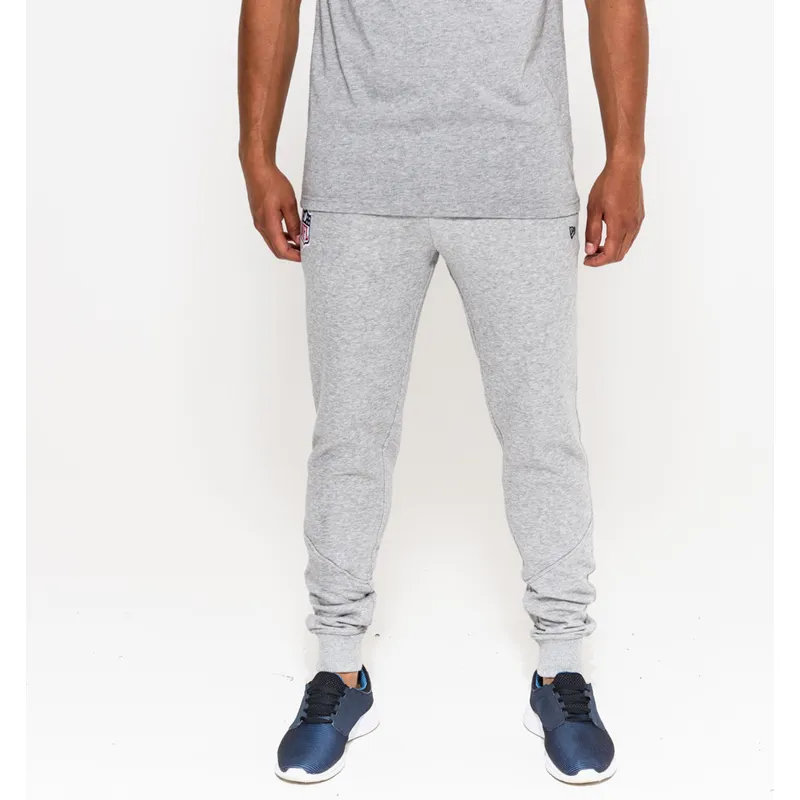 hosen-lange-hose-grau-track-pant-der-nfl-von-new-era hosen-lange-hose-grau-track-pant-der-nfl-von-new-era
