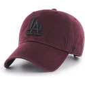 granatfarbene-kappe-mit-gebogenem-schirm-und-schwarzem-logo-der-los-angeles-dodgers-mlb-clean-up-von-47-brand