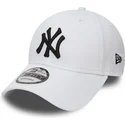 weisse-verstellbare-gebogene-kappe-9forty-essential-der-new-york-yankees-mlb-von-new-era