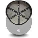 graue-anliegende-59fifty-essential-flat-cap-der-new-york-yankees-mlb-von-new-era