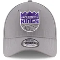 mutzen-gebogen-grau-verstellbares-band-9forty-the-league-der-sacramento-kings-nba-von-new-era