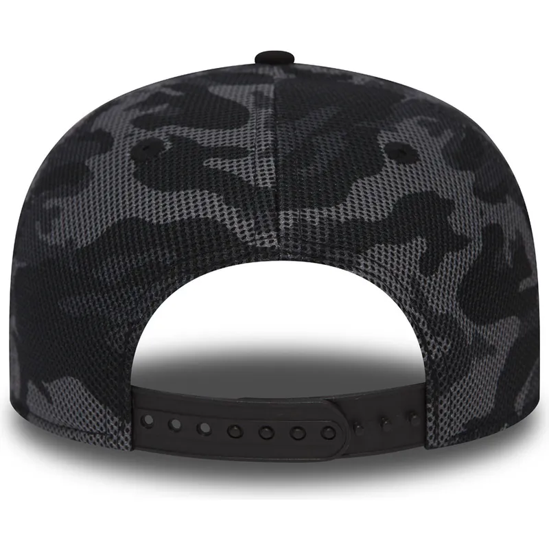 mutzen-flach-tarnung-snapback-9fifty-mesh-overlay-der-las-vegas-raiders-nfl-von-new-era