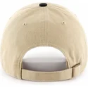 beigefarbene-gebogene-kappe-mit-schirm-und-schwarzem-logo-der-new-york-yankees-mlb-clean-up-two-tone-von-47-brand