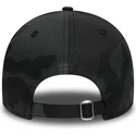 schwarze-verstellbare-camouflage-cap-mit-gebogenem-schirm-und-schwarzem-logo-9twenty-essential-packable-der-new-york-yankees-mlb