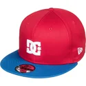 rote-snapback-cap-mit-flachem-schirm-und-blauem-visor-empire-fielder-von-dc-shoes