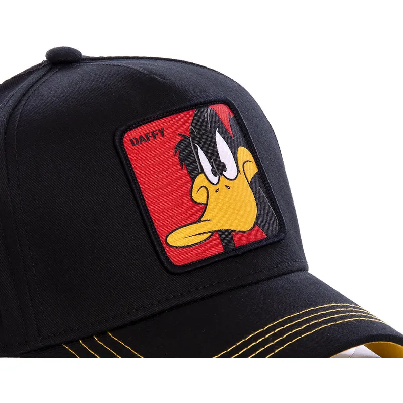 mutzen-gebogen-schwarz-snapback-duffy-duck-looney-tunes-von-capslab