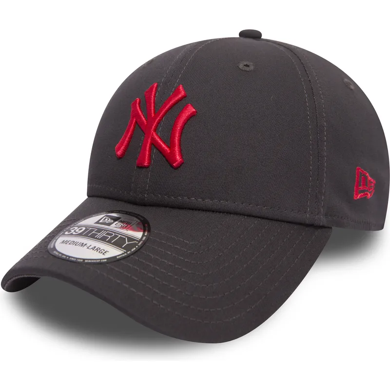 new-era-39thirty-essential-league-new-york-yankees-mlb-kappe-mit-gebogenem-schirm-in-steinfarbe-mit-rotem-logo