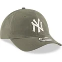verstellbare-grune-gebogene-kappe-9twenty-nylon-packable-der-new-york-yankees-mlb-von-new-era