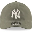 verstellbare-grune-gebogene-kappe-9twenty-nylon-packable-der-new-york-yankees-mlb-von-new-era