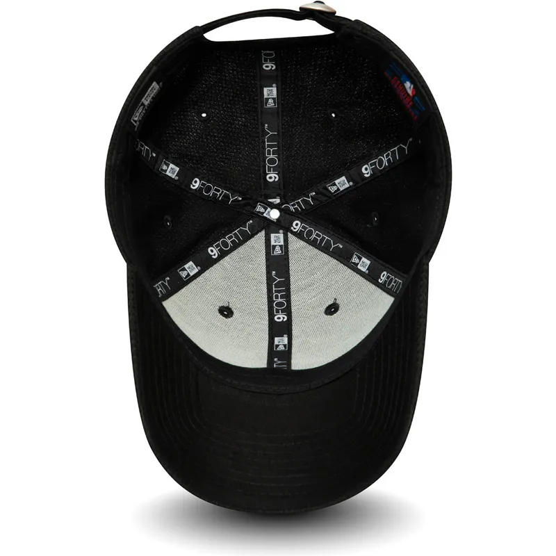 mutzen-gebogen-schwarz-verstellbares-band-9forty-diamond-era-essential-der-boston-red-sox-mlb-von-new-era