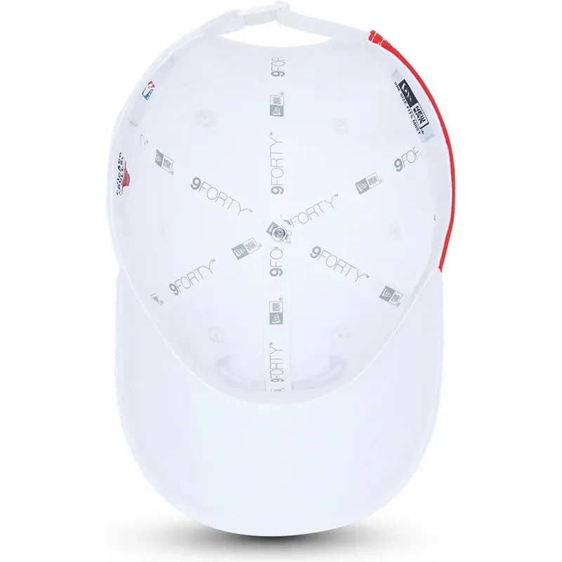 mutzen-gebogen-weiss-verstellbares-band-9forty-side-mark-der-chicago-bulls-nba-von-new-era