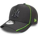 mutzen-gebogen-grau-snapback-feather-pipe-a-frame-der-new-york-yankees-mlb-von-new-era