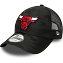 verstellbare-schwarze-tarnkappe-9forty-home-field-der-chicago-bulls-nba-von-new-era