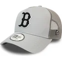 boston-red-sox-mlb-league-essential-a-frame-trucker-cap-in-grau-mit-schwarzem-logo-von-new-era