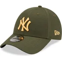 mutzen-gebogen-grun-verstellbares-band-9forty-league-essential-der-new-york-yankees-mlb-von-new-era