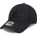 verstellbare-schwarze-gebogene-kappe-9forty-reflective-pack-der-new-york-yankees-mlb-von-new-era