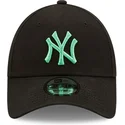 mutzen-gebogen-schwarz-verstellbares-band-9forty-league-essential-der-new-york-yankees-mlb-von-new-era