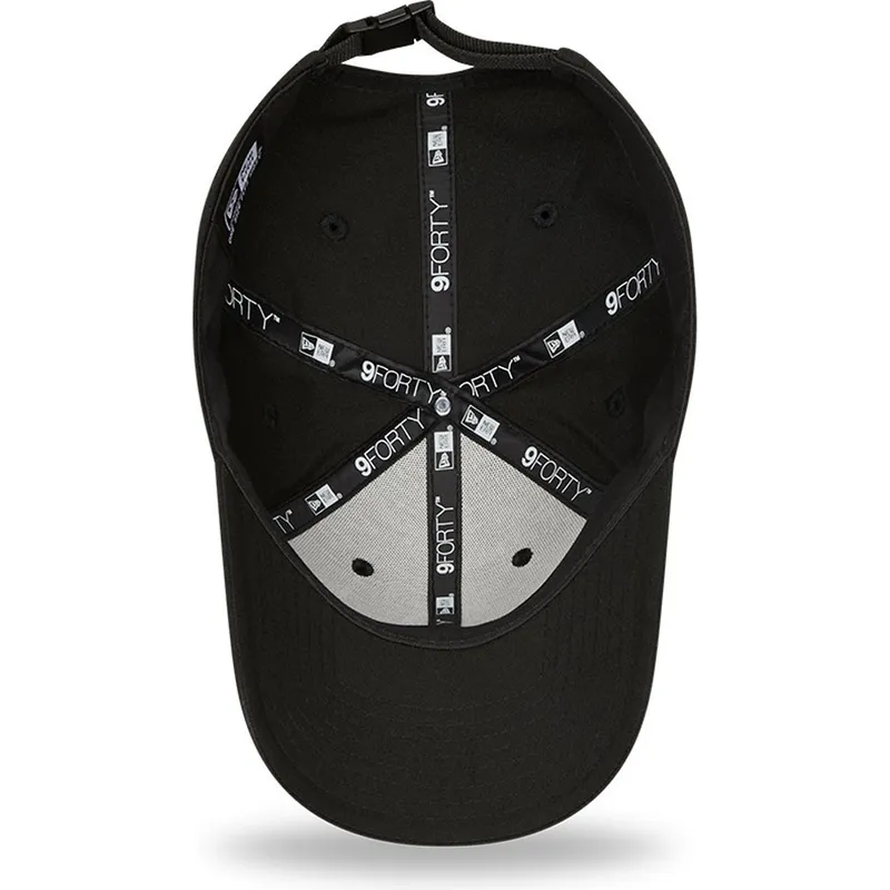schwarze-verstellbare-curved-cap-9forty-tri-patch-von-new-era