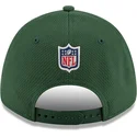 grune-und-schwarze-gebogene-snapback-kappe-9forty-stretch-snap-sideline-road-der-green-bay-packers-nfl-von-new-era