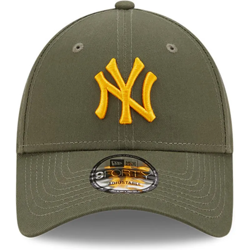 mutzen-gebogen-grun-verstellbares-band-9forty-league-essential-der-new-york-yankees-mlb-von-new-era