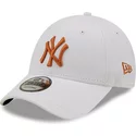 new-era-curved-brim-brown-logo-9forty-league-essential-new-york-yankees-mlb-white-adjustable-cap