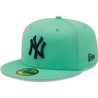 New Era Flat Brim Navy Blue Logo 59FIFTY League Essential New York Yankees MLB Blue Fitted Cap