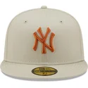 graue-flache-angepasste-kappe-mit-braunem-logo-59fifty-league-essential-der-new-york-yankees-mlb-von-new-era