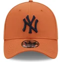 mutzen-gebogen-braun-angepasst-39thirty-league-essential-der-new-york-yankees-mlb-von-new-era