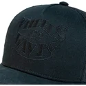 mutzen-gebogen-schwarz-snapback-von-wheels-and-waves