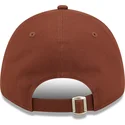 mutzen-gebogen-braun-verstellbares-band-9forty-league-essential-der-new-york-yankees-mlb-von-new-era