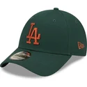 verstellbare-grune-kappe-mit-gebogenem-schirm-und-braunem-logo-9forty-league-essential-der-los-angeles-dodgers-mlb-von-new-era