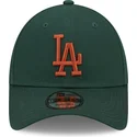 verstellbare-grune-kappe-mit-gebogenem-schirm-und-braunem-logo-9forty-league-essential-der-los-angeles-dodgers-mlb-von-new-era