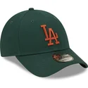 verstellbare-grune-kappe-mit-gebogenem-schirm-und-braunem-logo-9forty-league-essential-der-los-angeles-dodgers-mlb-von-new-era