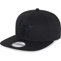 schwarze-flache-snapback-kappe-mit-schwarzem-logo-9fifty-der-chicago-bulls-nba-von-new-era