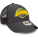 mutzen-gebogen-grau-verstellbares-band-9forty-home-field-der-los-angeles-lakers-nba-von-new-era