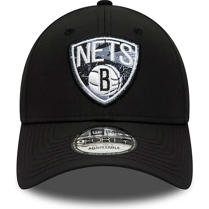 mutzen-gebogen-schwarz-verstellbares-band-9forty-print-infill-der-brooklyn-nets-nba-von-new-era mutzen-gebogen-schwarz-verstellbares-band-9forty-print-infill-der-brooklyn-nets-nba-von-new-era