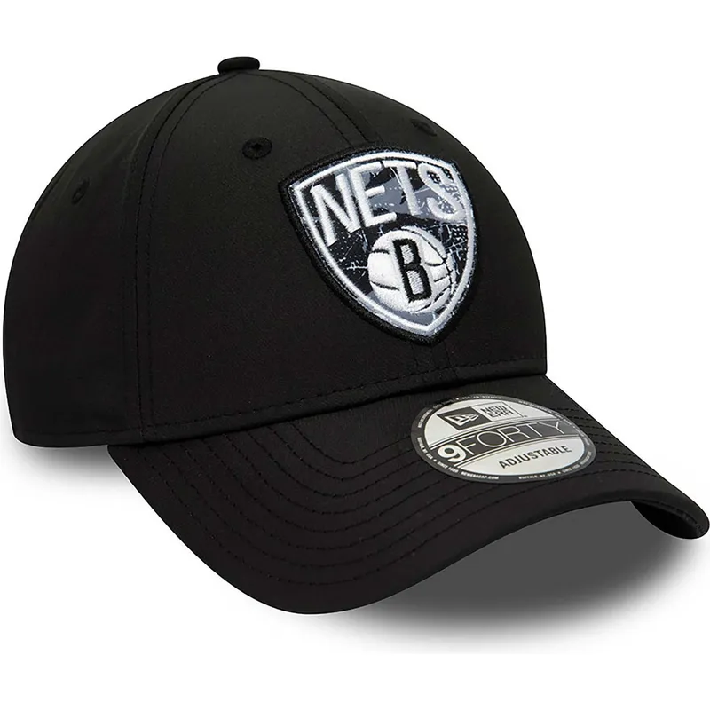 mutzen-gebogen-schwarz-verstellbares-band-9forty-print-infill-der-brooklyn-nets-nba-von-new-era mutzen-gebogen-schwarz-verstellbares-band-9forty-print-infill-der-brooklyn-nets-nba-von-new-era
