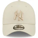 beige-gebogene-verstellbare-kappe-mit-beigem-logo-39thirty-league-essential-der-new-york-yankees-mlb-von-new-era