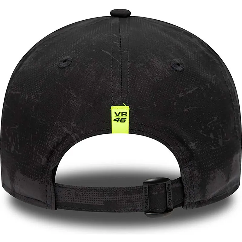 mutzen-gebogen-schwarz-verstellbares-band-valentino-rossi-vr46-9forty-all-over-print-der-valentino-rossi-vr46-motogp-von-new-era mutzen-gebogen-schwarz-verstellbares-band-valentino-rossi-vr46-9forty-all-over-print-der-valentino-rossi-vr46-motogp-von-new-era