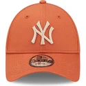 mutzen-gebogen-orange-verstellbares-band-9forty-league-essential-der-new-york-yankees-mlb-von-new-era