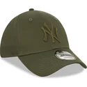 mutzen-gebogen-grun-snapback-9forty-league-essential-der-new-york-yankees-mlb-von-new-era