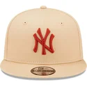 mutzen-flach-beige-snapback-9fifty-league-essential-der-new-york-yankees-mlb-von-new-era