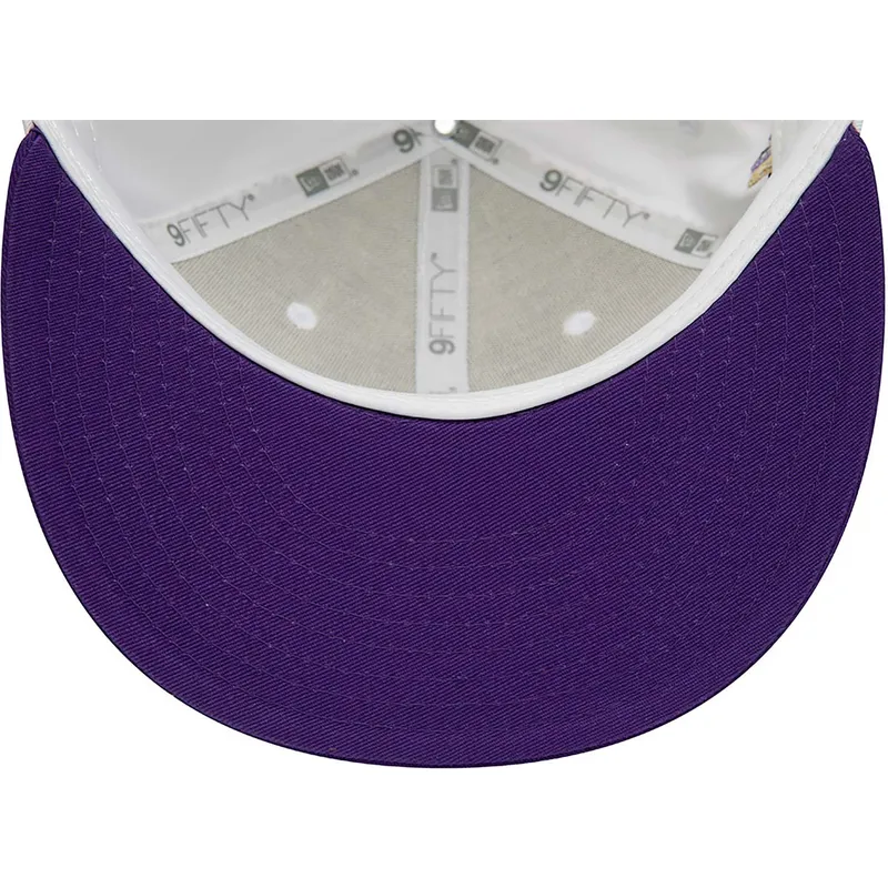 mutzen-flach-weiss-snapback-9fifty-crown-patches-champions-der-los-angeles-lakers-nba-von-new-era