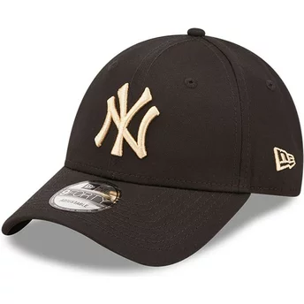 New Era Curved Brim 9FORTY League Essential New York Yankees MLB Black Adjustable Cap with Beige Logo