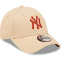 mutzen-gebogen-beige-verstellbares-band-marron-9forty-league-essential-der-new-york-yankees-mlb-von-new-era