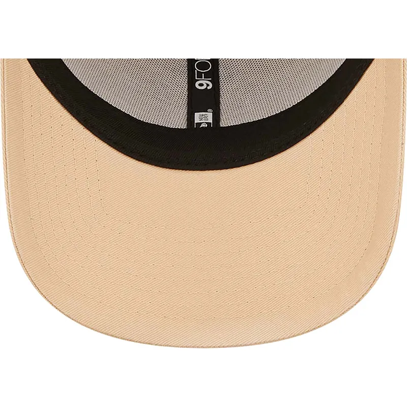 mutzen-gebogen-beige-verstellbares-band-marron-9forty-league-essential-der-new-york-yankees-mlb-von-new-era