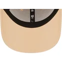 mutzen-gebogen-beige-verstellbares-band-9forty-league-essential-der-new-york-yankees-mlb-von-new-era