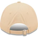 mutzen-gebogen-beige-verstellbares-band-9forty-league-essential-der-new-york-yankees-mlb-von-new-era