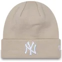 mutzen-beige-cuff-league-essential-der-new-york-yankees-mlb-von-new-era