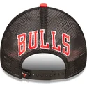 weisse-schwarze-und-rote-trucker-kappe-a-frame-team-colour-der-chicago-bulls-nba-von-new-era